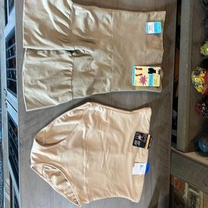 Love your assets and Maidenform shapewear. Both items being sold together.